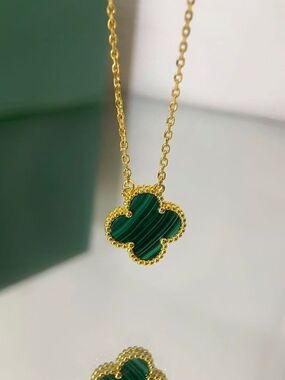 Van Cleef & Arpels Vintage Alhambra pendant Necklace